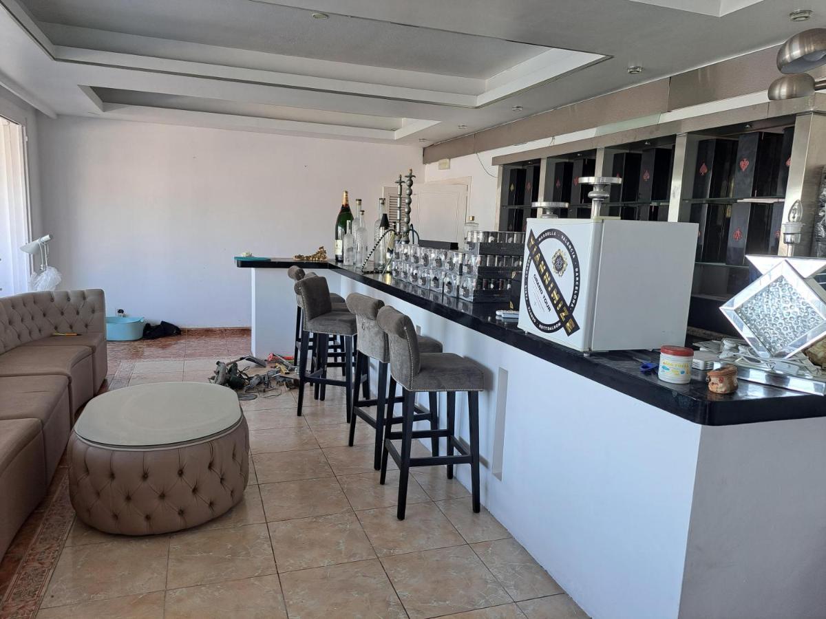 Private Suites In Huge Penthouse 1St Line Puerto Banus, Incredible Views, Jacuzzis Marbella Buitenkant foto